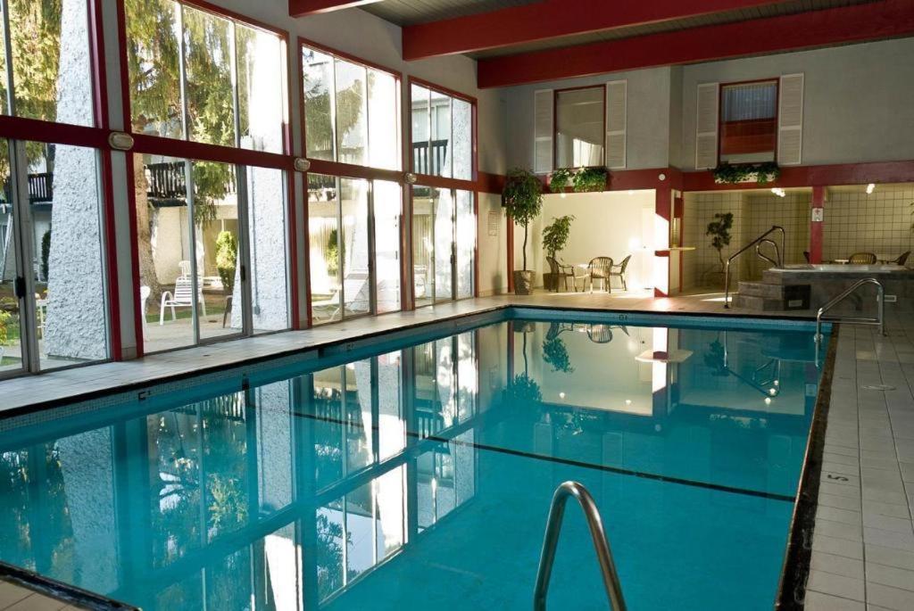Riviera Village Green Hotel Complex Vernon Eksteriør billede